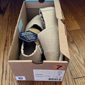 Tom’s Venice collection tan shoes